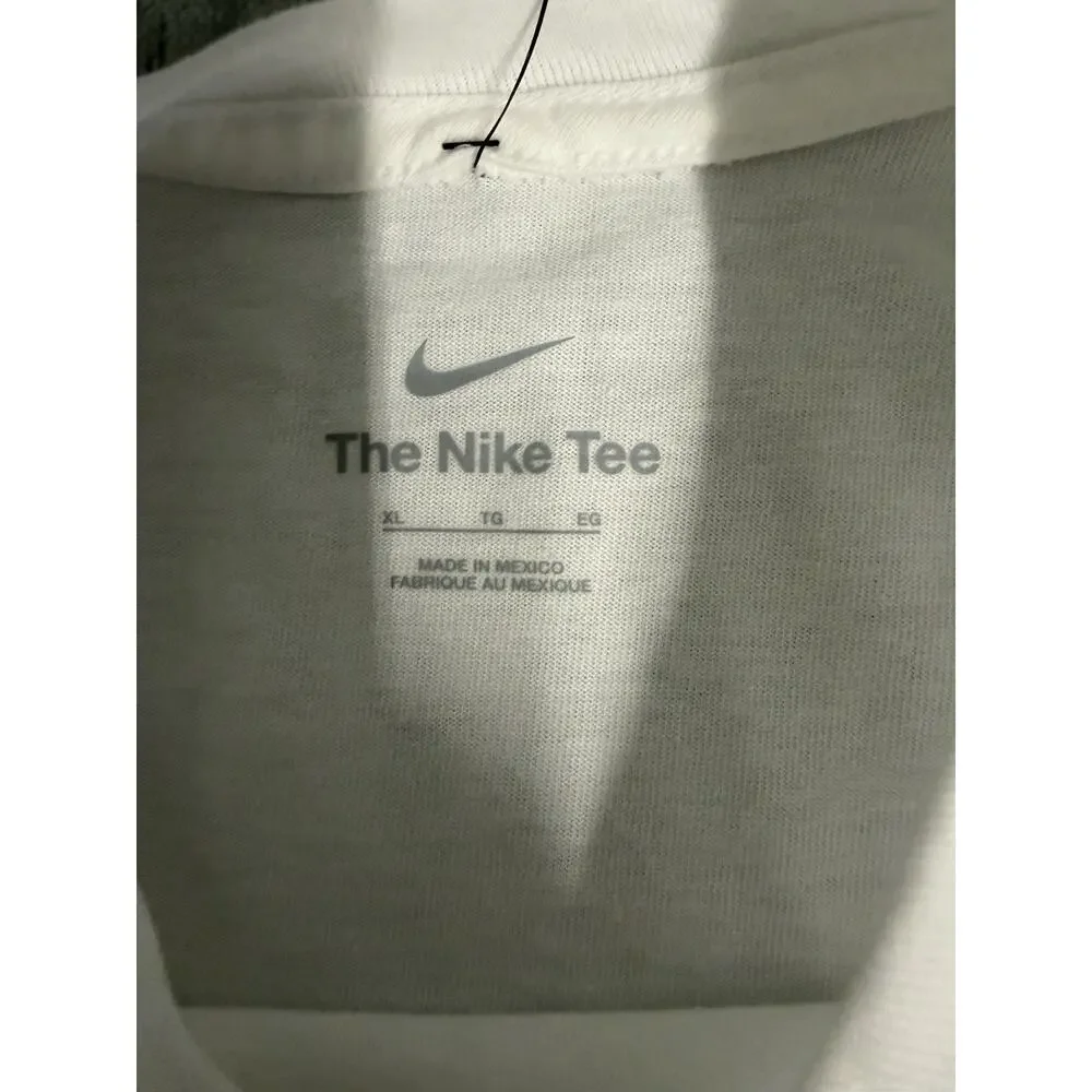 NWT Women’s Nike Oregon Ducks Oversized Tshirt XL White SS Cotton Tee - Picture 3 of 11